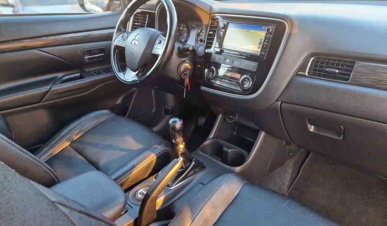 Mitsubishi Outlander 2.2 DI-D Intense 4WD 7Miest full