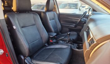 Mitsubishi Outlander 2.2 DI-D Intense 4WD 7Miest full